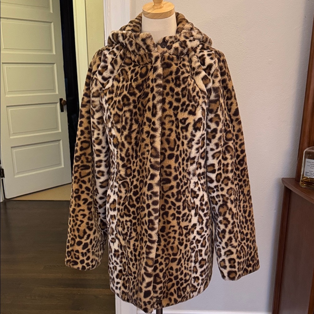 Dennis Basso extra soft Leopard Print Faux Fur Coat